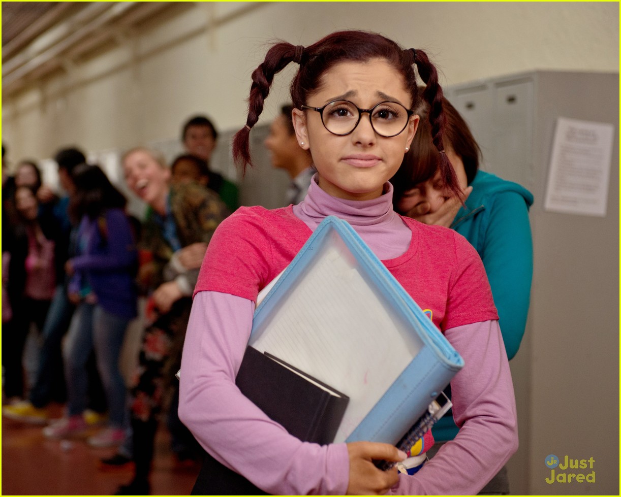 Ariana Grande & Jennette McCurdy: 'Swindle' Premieres Tonight!