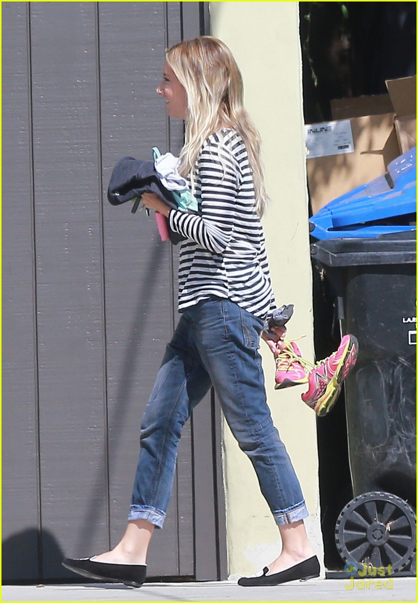 Ashley Tisdale: Shopping with Mom Lisa
