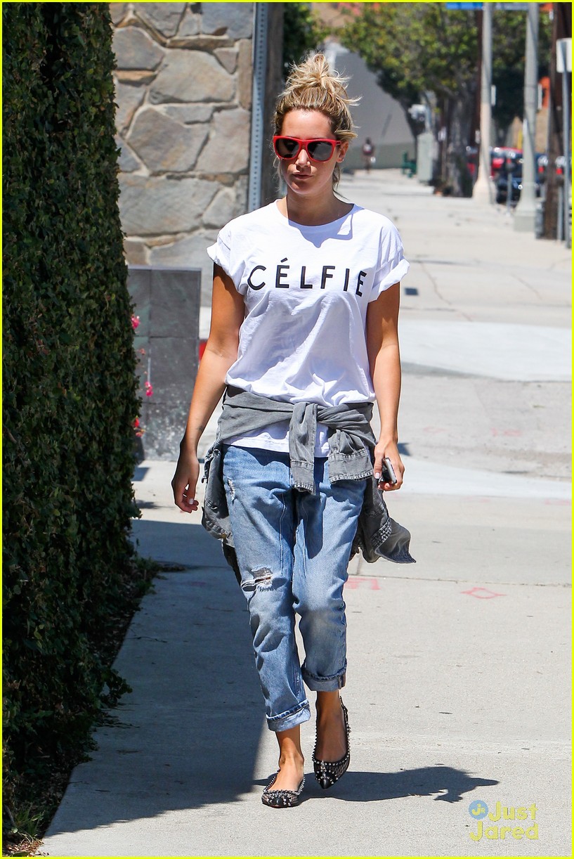 Ashley Tisdale: Quick Studio Stop