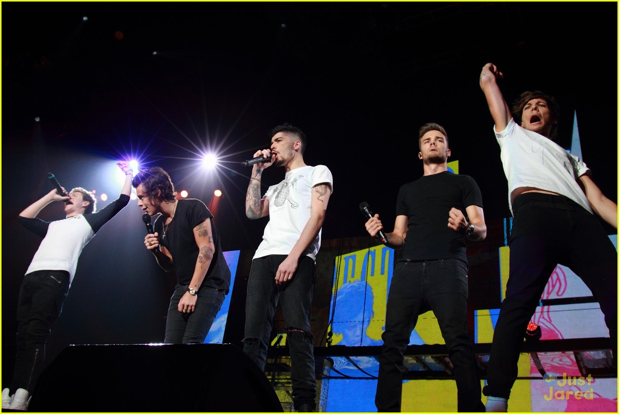 One Direction: Australia Concert Pics!