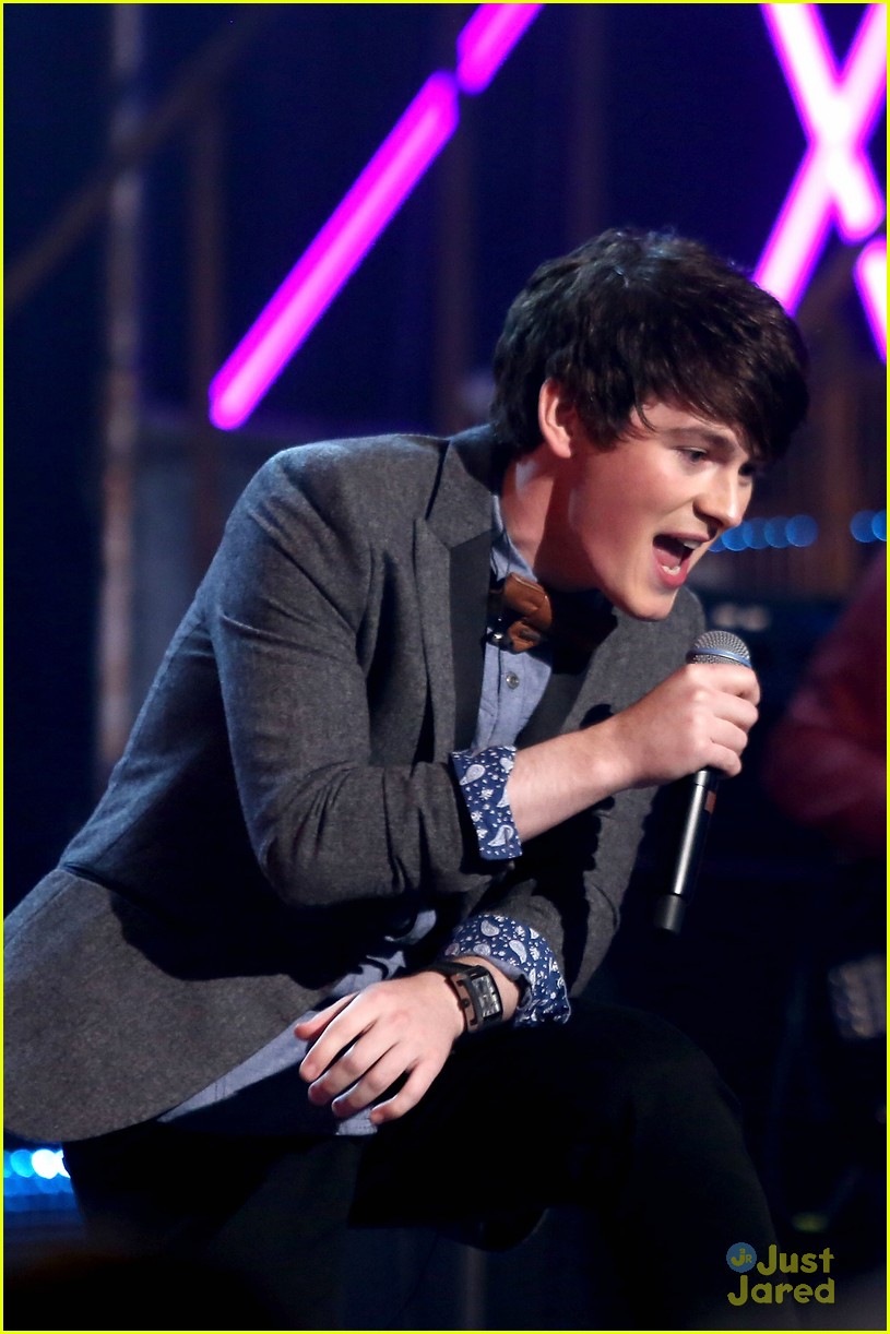 Brad Kavanagh Performs New Song 'Window' at Fruit Shoot Skill Awards 2013