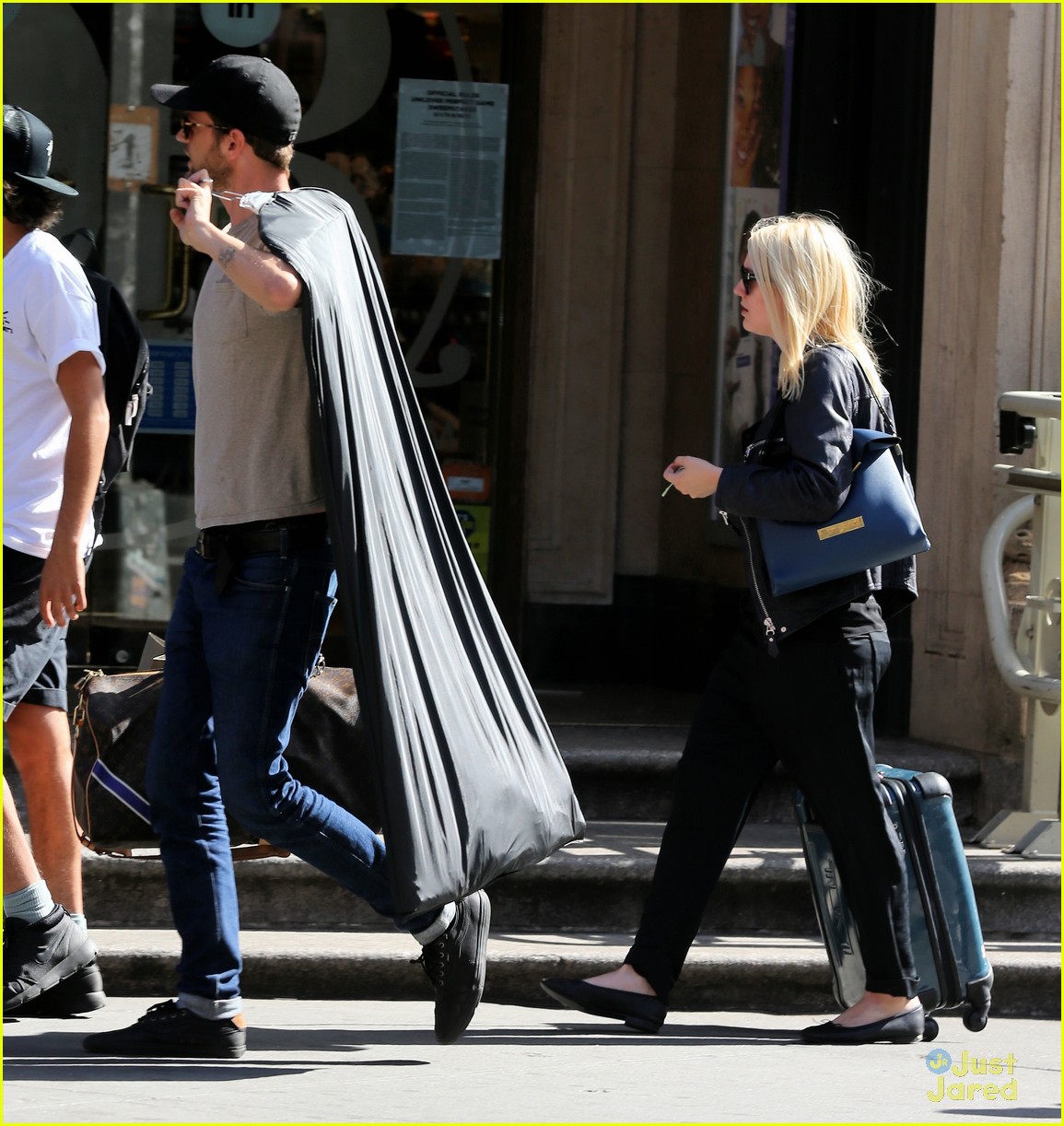 Dakota Fanning: Toronto Airport Arrival
