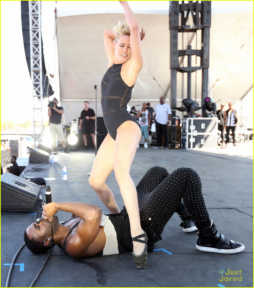Jordin Sparks & Jason Derulo: Birthday Cake After iHeartRadio Festival!