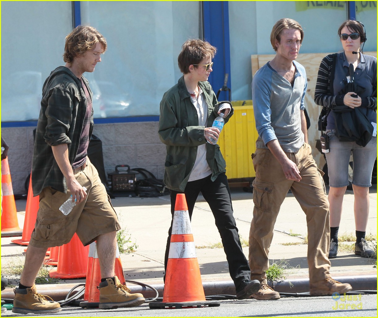 Dakota Johnson: Short Brown Hair for 'Cymbeline' with Penn Badgley!