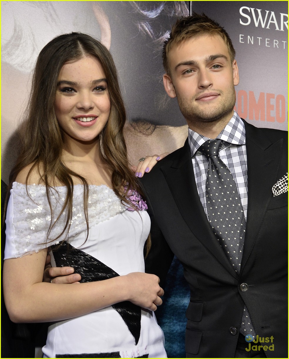 Hailee Steinfeld & Douglas Booth: 'Romeo & Juliet' Premiere Pair