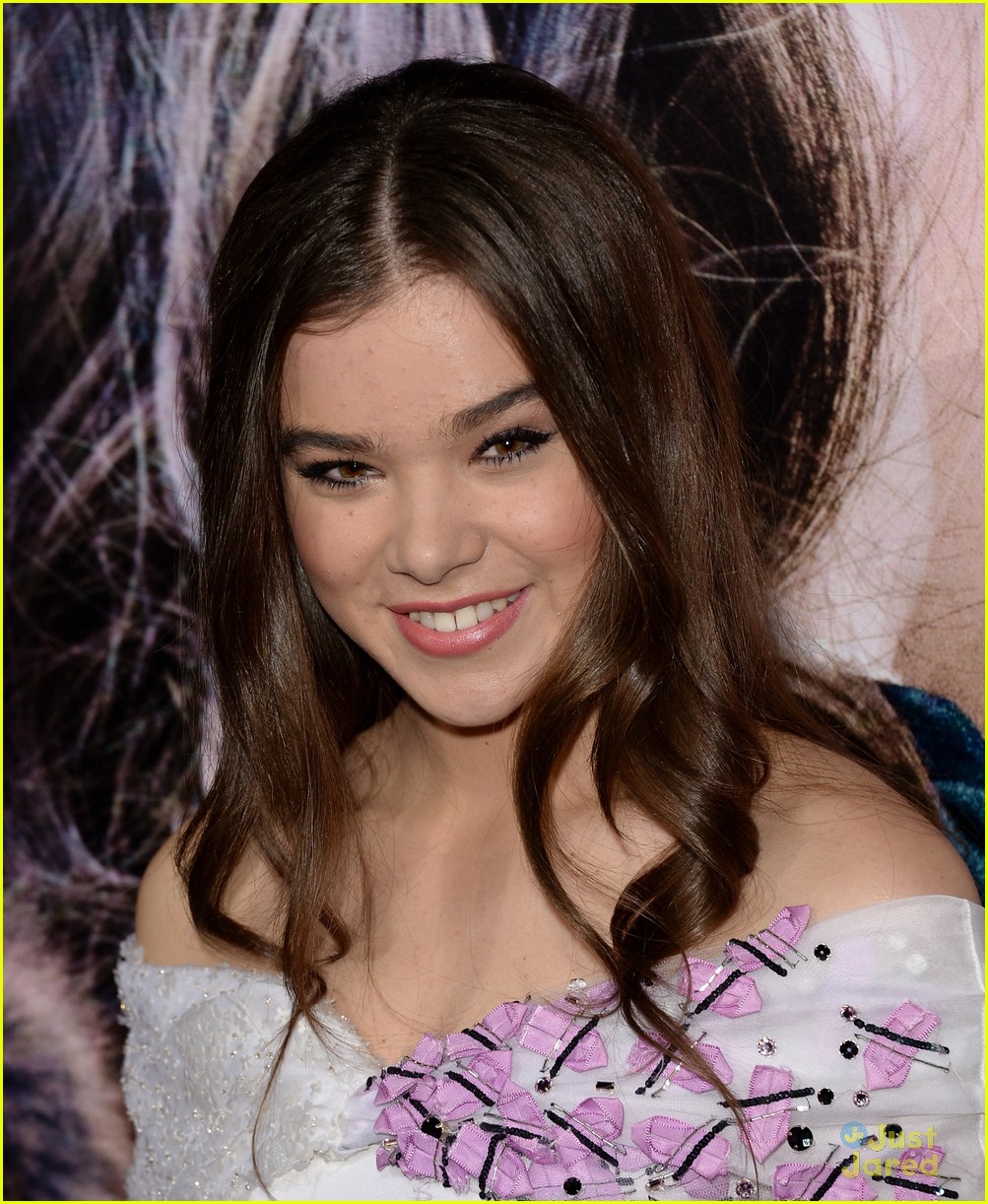 Hailee Steinfeld & Douglas Booth: 'Romeo & Juliet' Premiere Pair