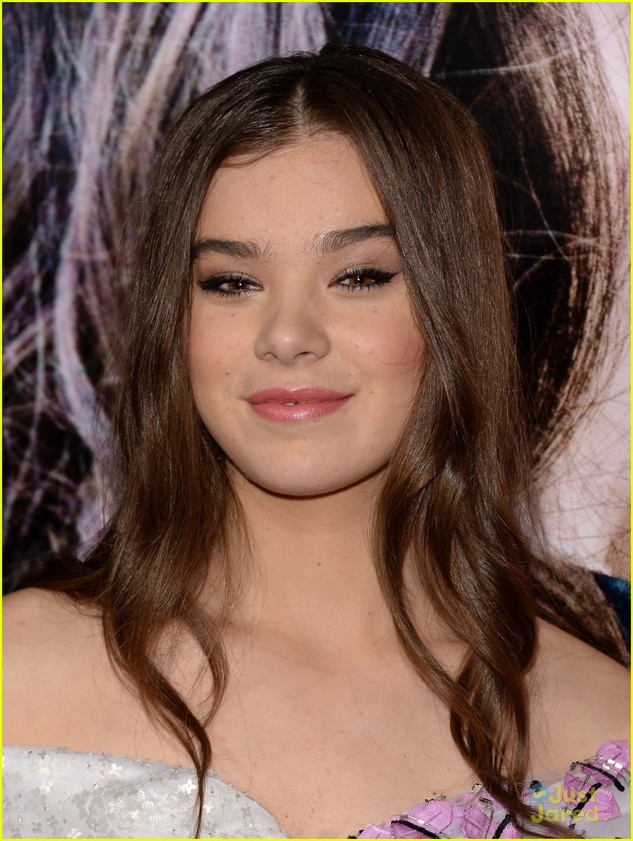 Hailee Steinfeld & Douglas Booth: 'Romeo & Juliet' Premiere Pair