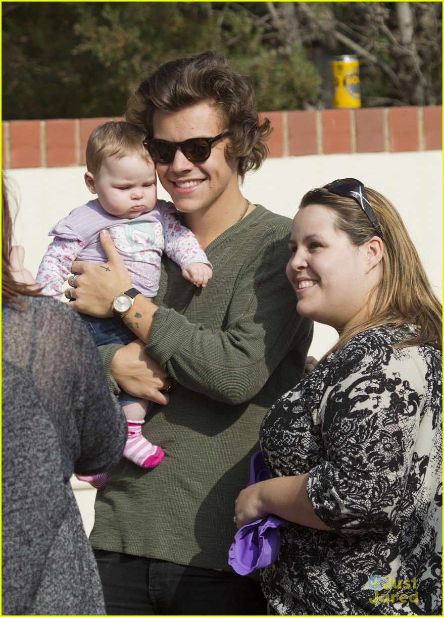 Harry Styles Holds Adorable Baby Fan in Australia