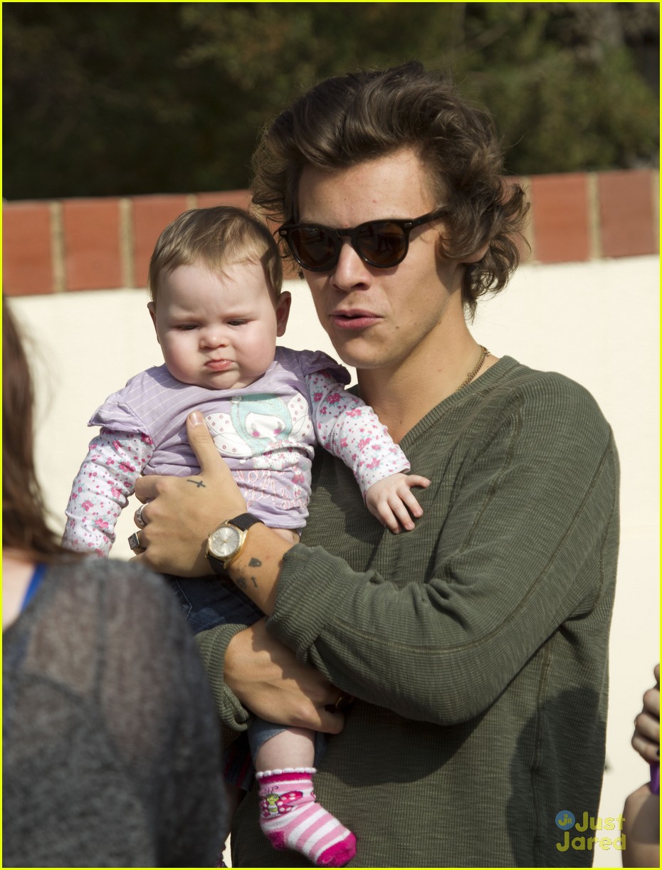 Harry Styles Holds Adorable Baby Fan in Australia