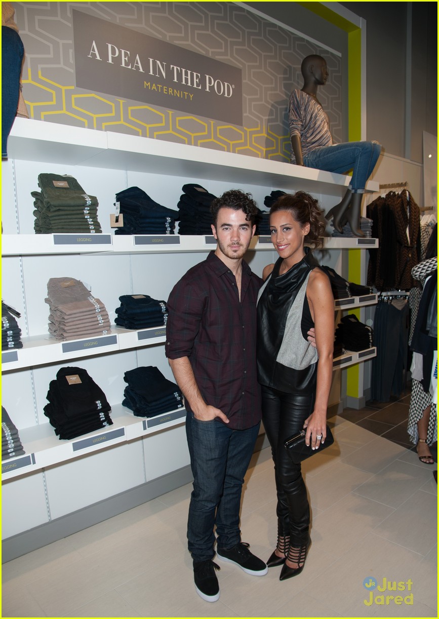 Kevin & Danielle Jonas: Destination Maternity Event!