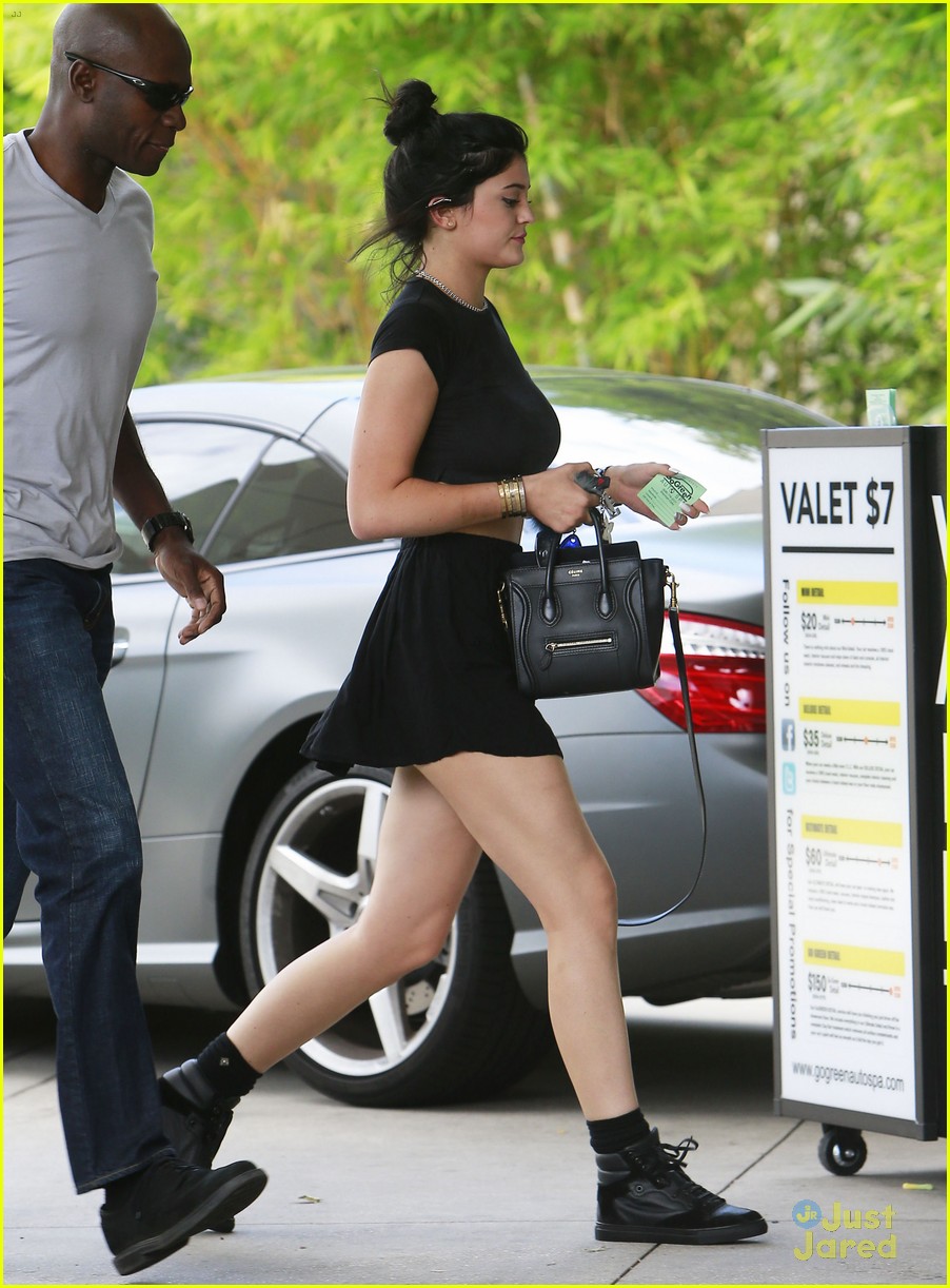 Kendall Jenner Checks Out One Direction's New Movie