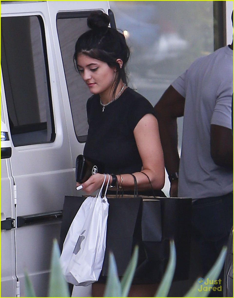 Kendall Jenner Checks Out One Direction's New Movie