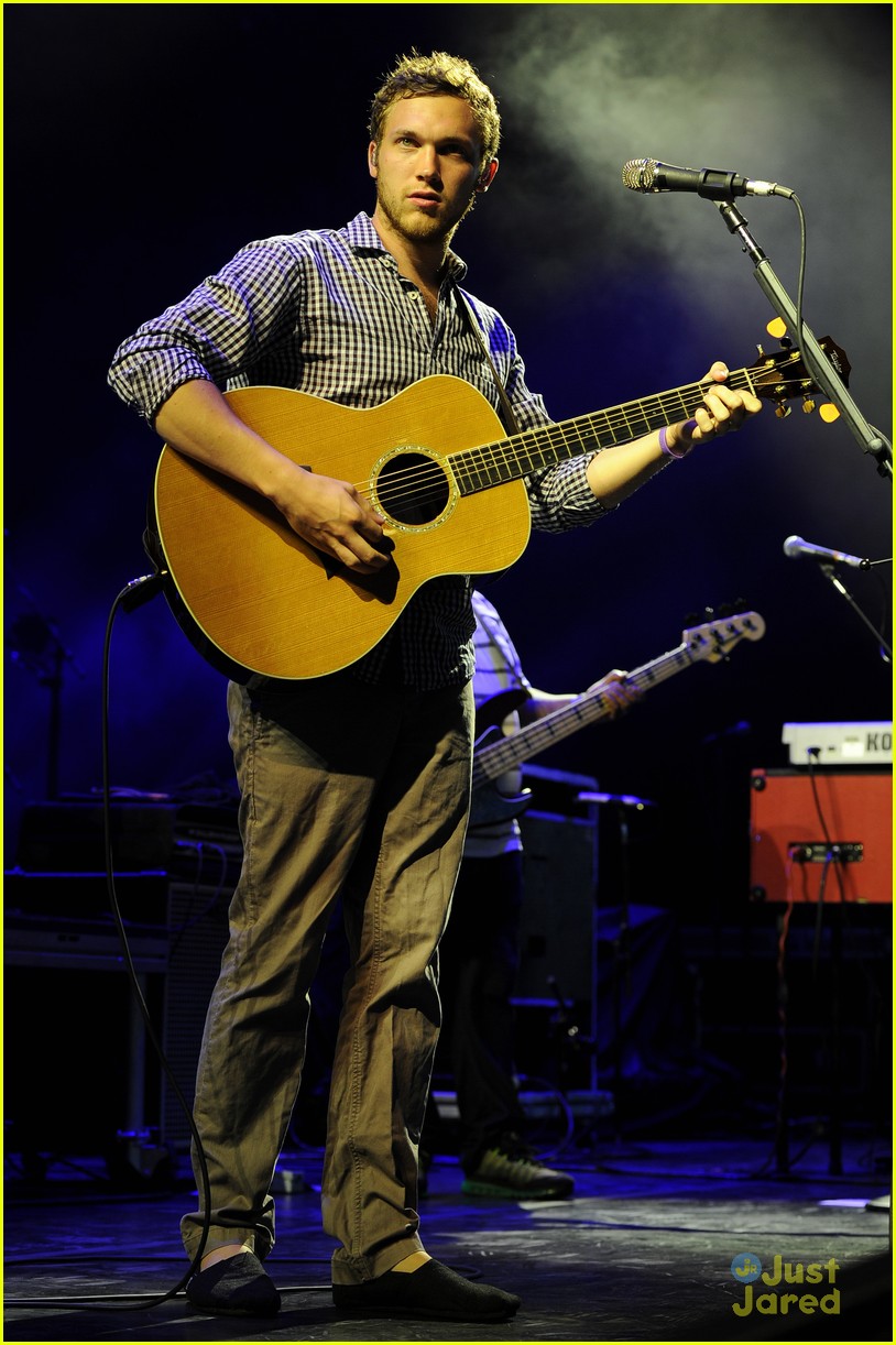 Phillip Phillips: 'World From Side of the Moon' Goes Platinum