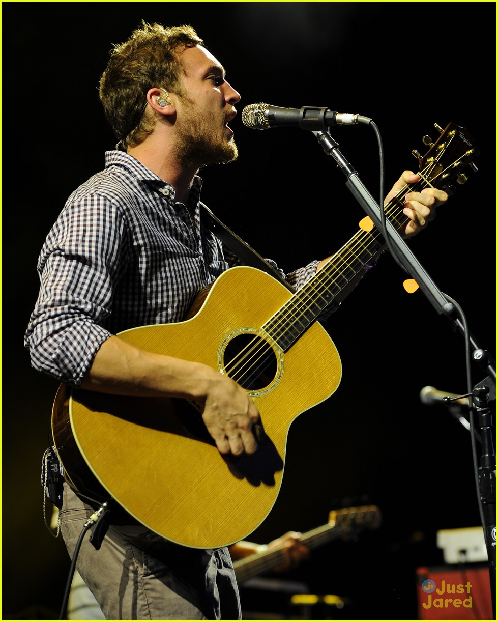 Phillip Phillips: 'World From Side of the Moon' Goes Platinum