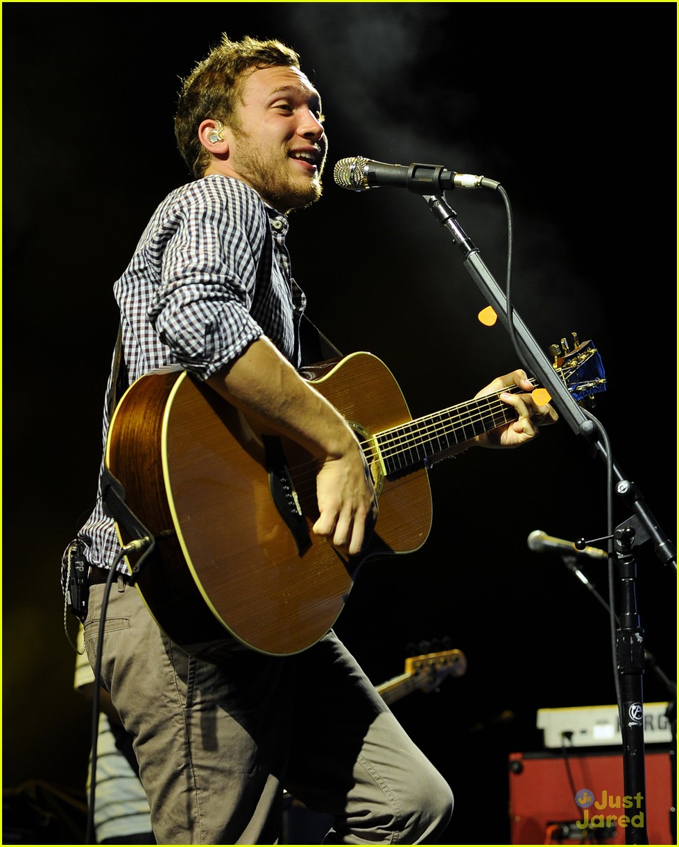 Phillip Phillips: 'World From Side of the Moon' Goes Platinum