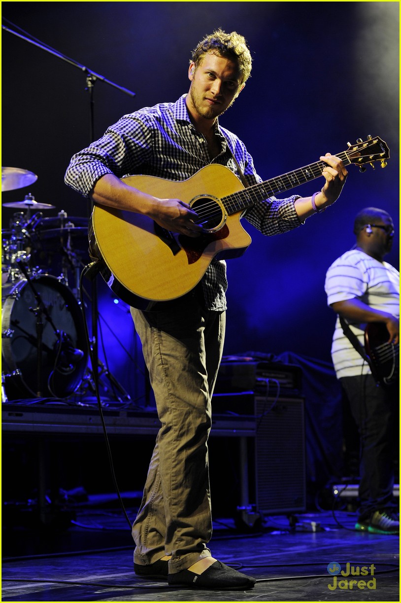 Phillip Phillips: 'World From Side of the Moon' Goes Platinum