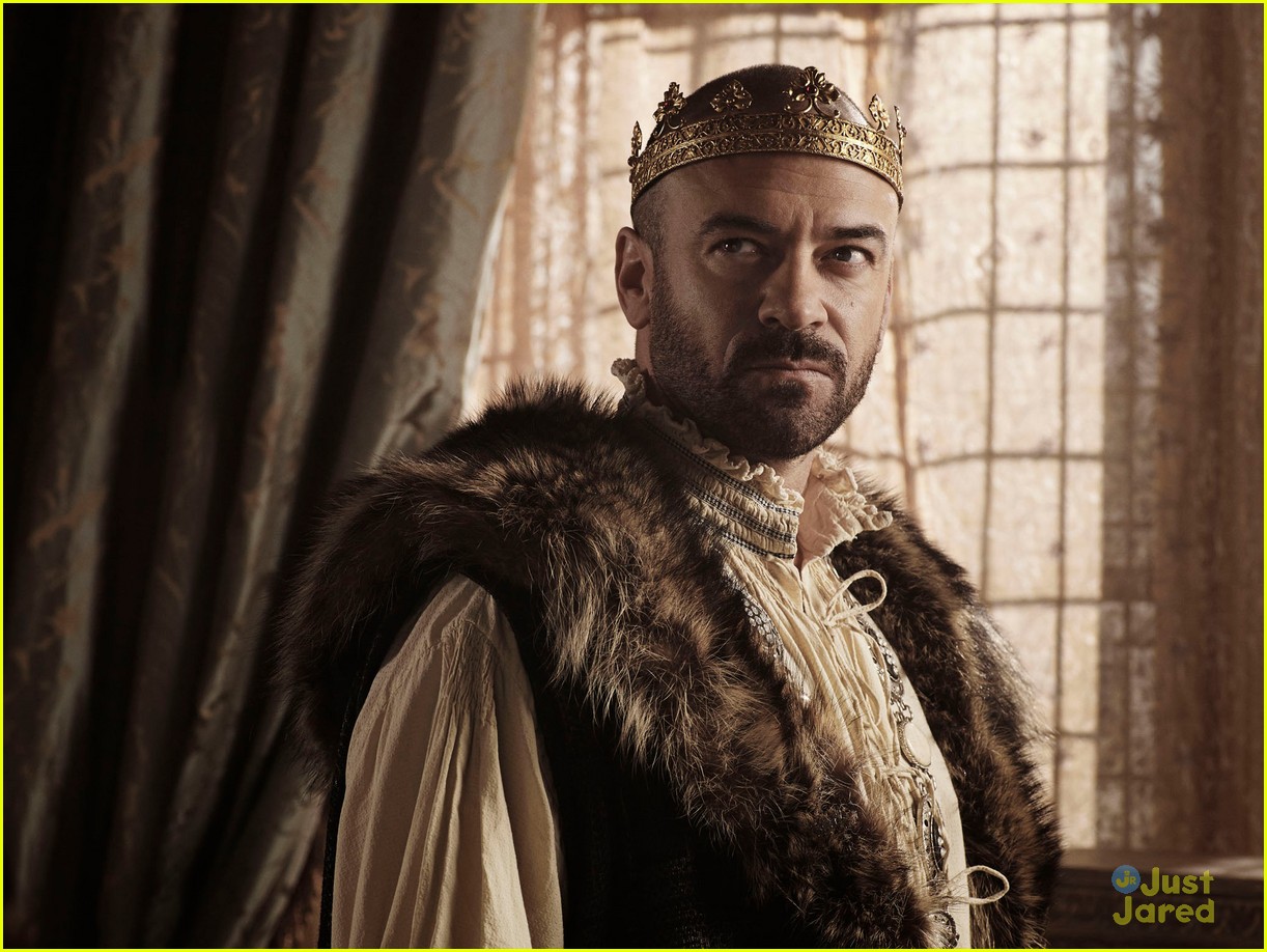 'Reign': New Cast Pics & Preview!
