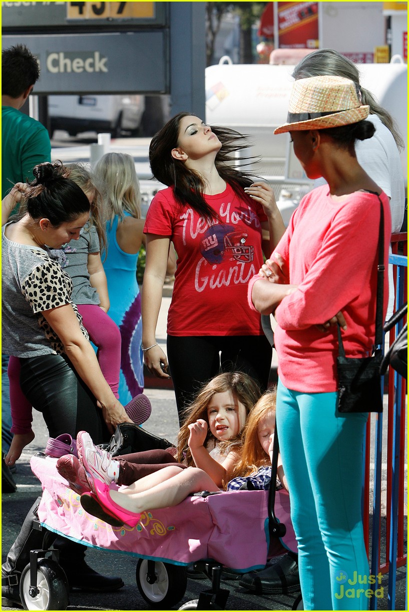 Ariel Winter: Temporary Tattoo at Farmer's Market!