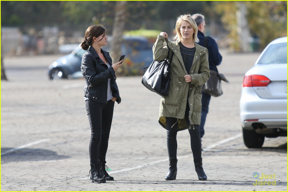 Julianne Hough: Car Trouble in the Park