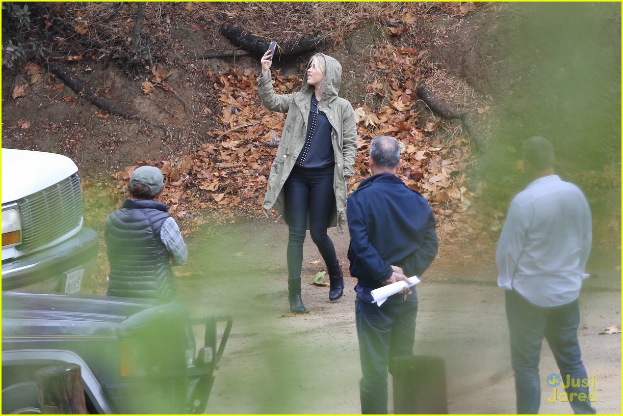 Julianne Hough: Car Trouble in the Park