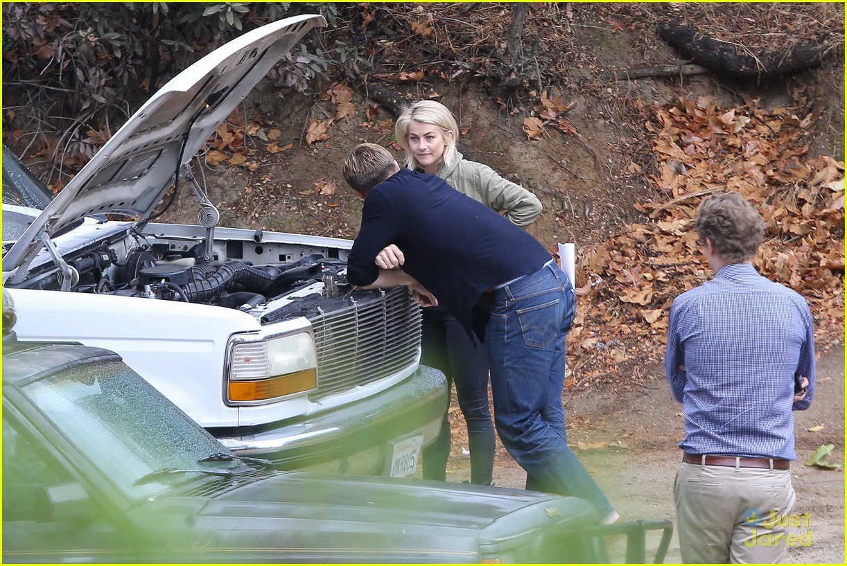 Julianne Hough: Car Trouble in the Park