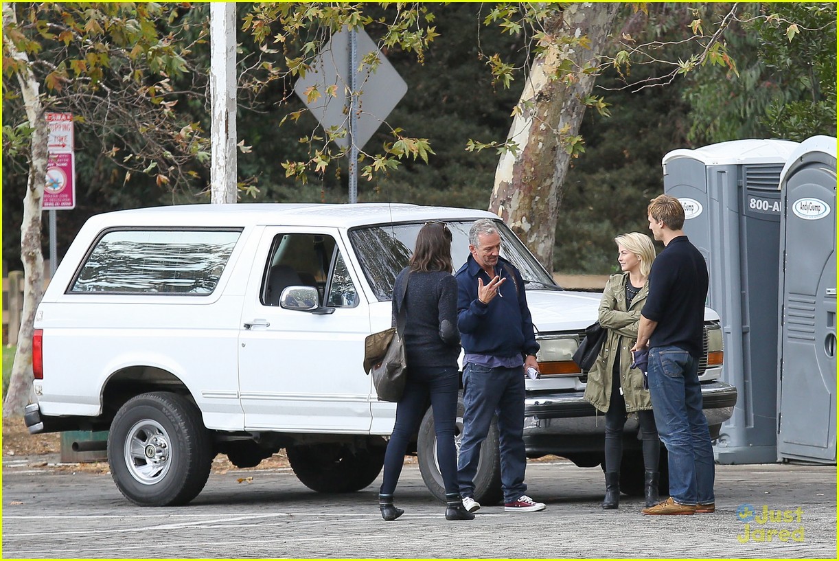 Julianne Hough: Car Trouble in the Park