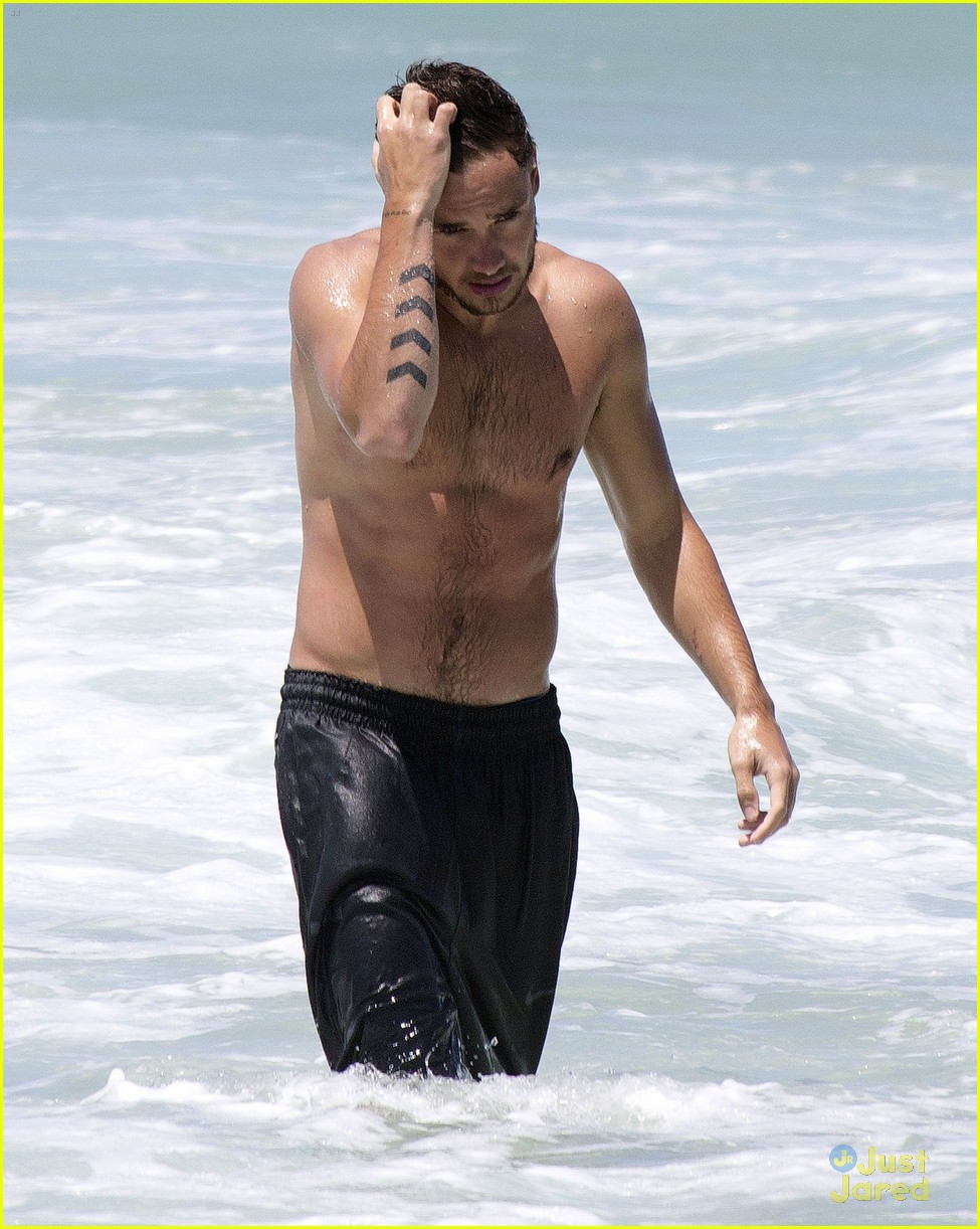 Liam Payne: Surfing Shirtless in Australia!