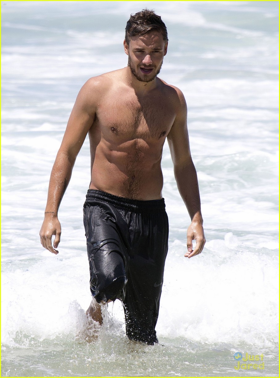 Liam Payne: Surfing Shirtless in Australia!