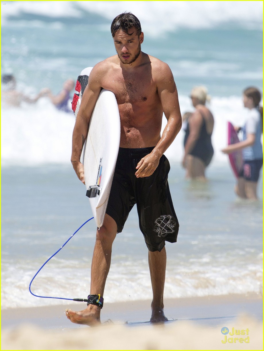 Liam Payne: Surfing Shirtless in Australia!