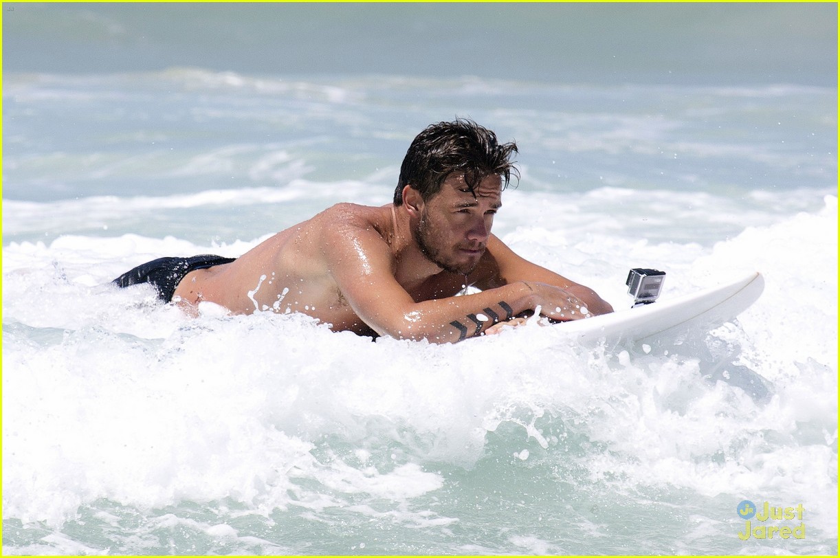 Liam Payne: Surfing Shirtless in Australia!