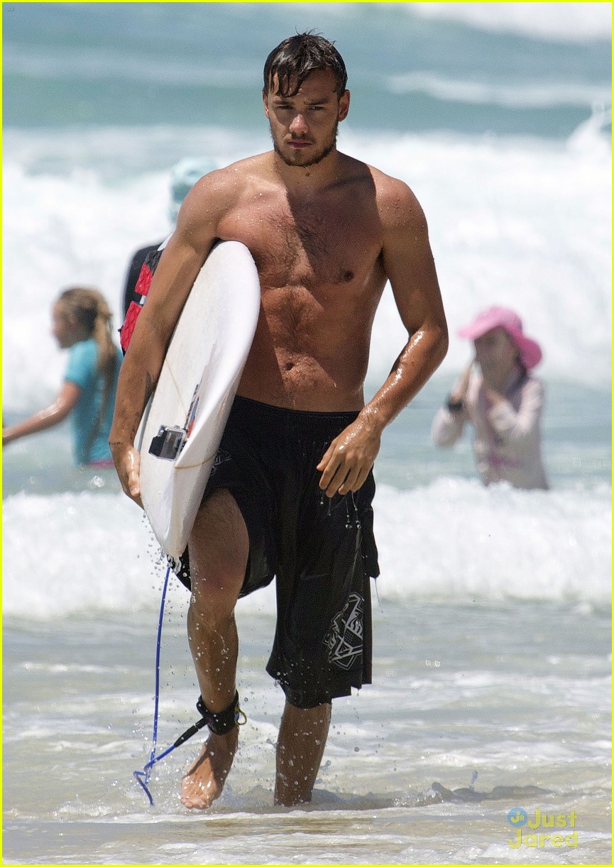 Liam Payne: Surfing Shirtless in Australia!