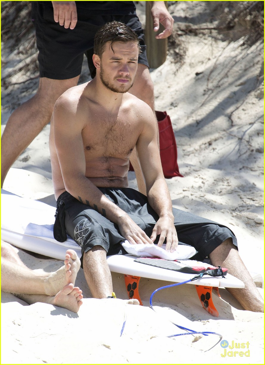 Liam Payne: Surfing Shirtless in Australia!