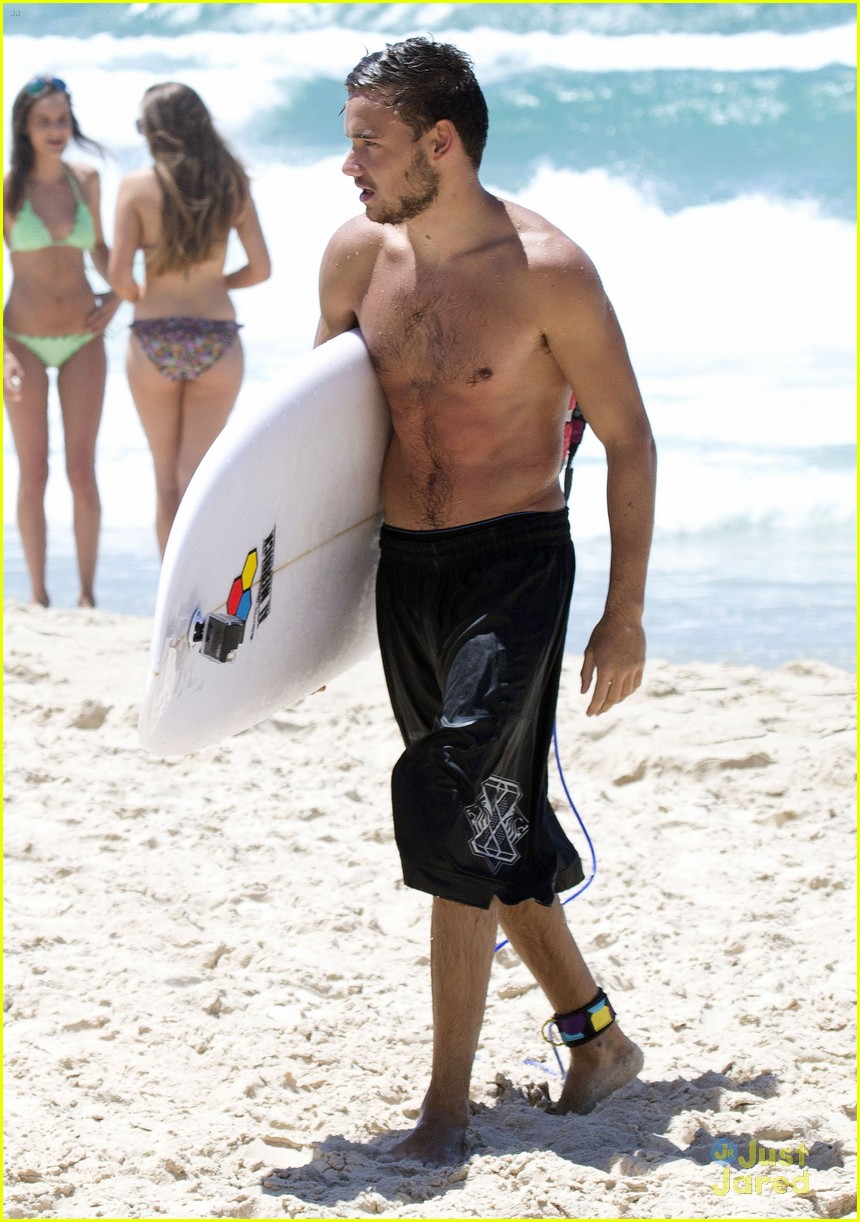 Liam Payne: Surfing Shirtless in Australia!