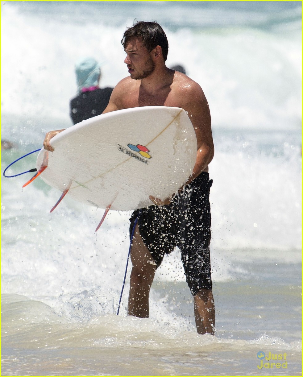 Liam Payne: Surfing Shirtless in Australia!