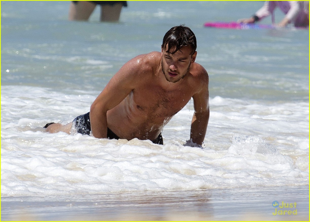 Liam Payne: Surfing Shirtless in Australia!