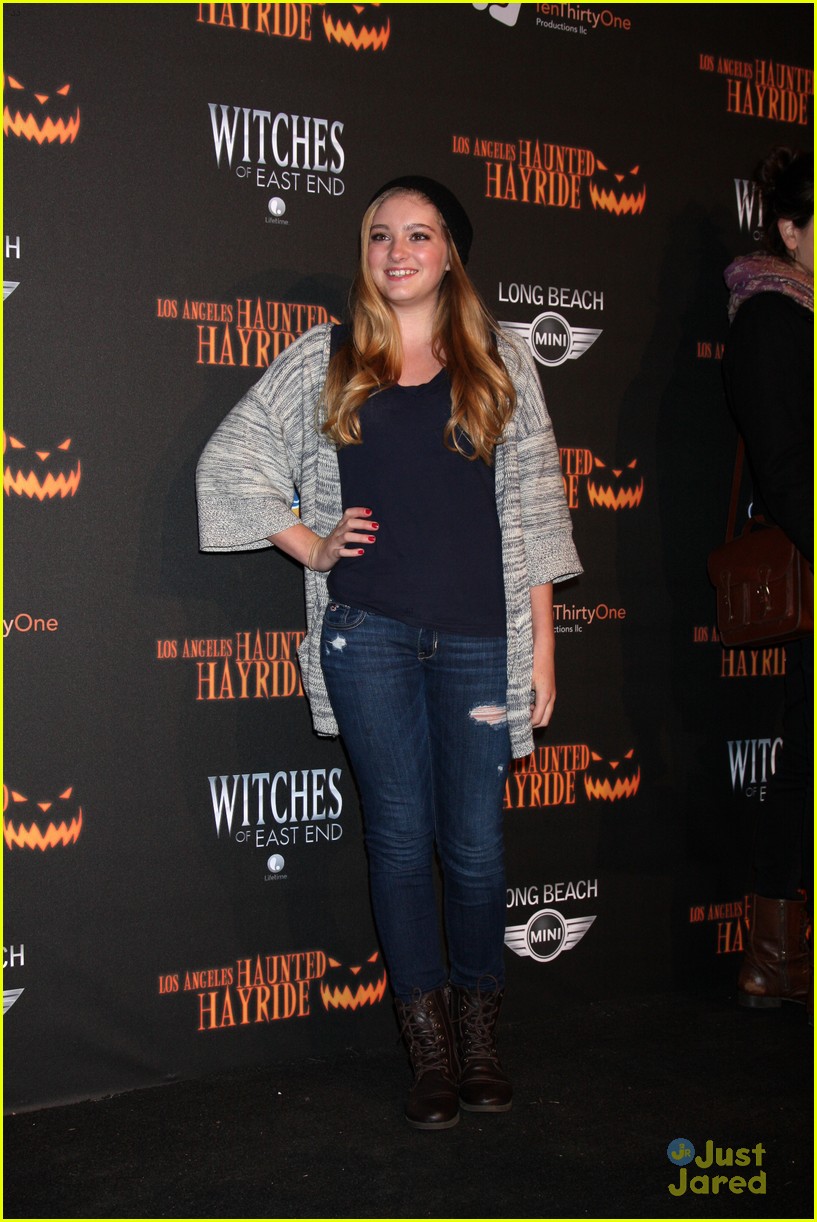 Stefanie Scott & Willow Shields: Haunted Hayride Premiere Night