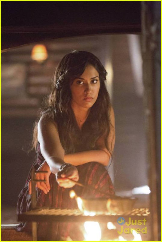 Nina Dobrev & Ian Somerhalder: The Vampire Diaries 'Original Sin' Episode Stills!