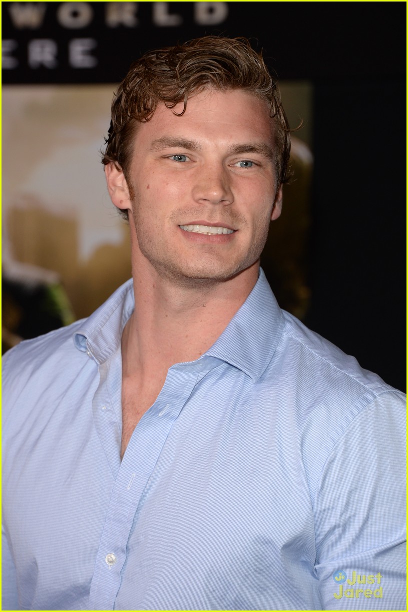 Chelsea Kane & Tahj Mowry: 'Thor 2' Premiere with Derek Theler!