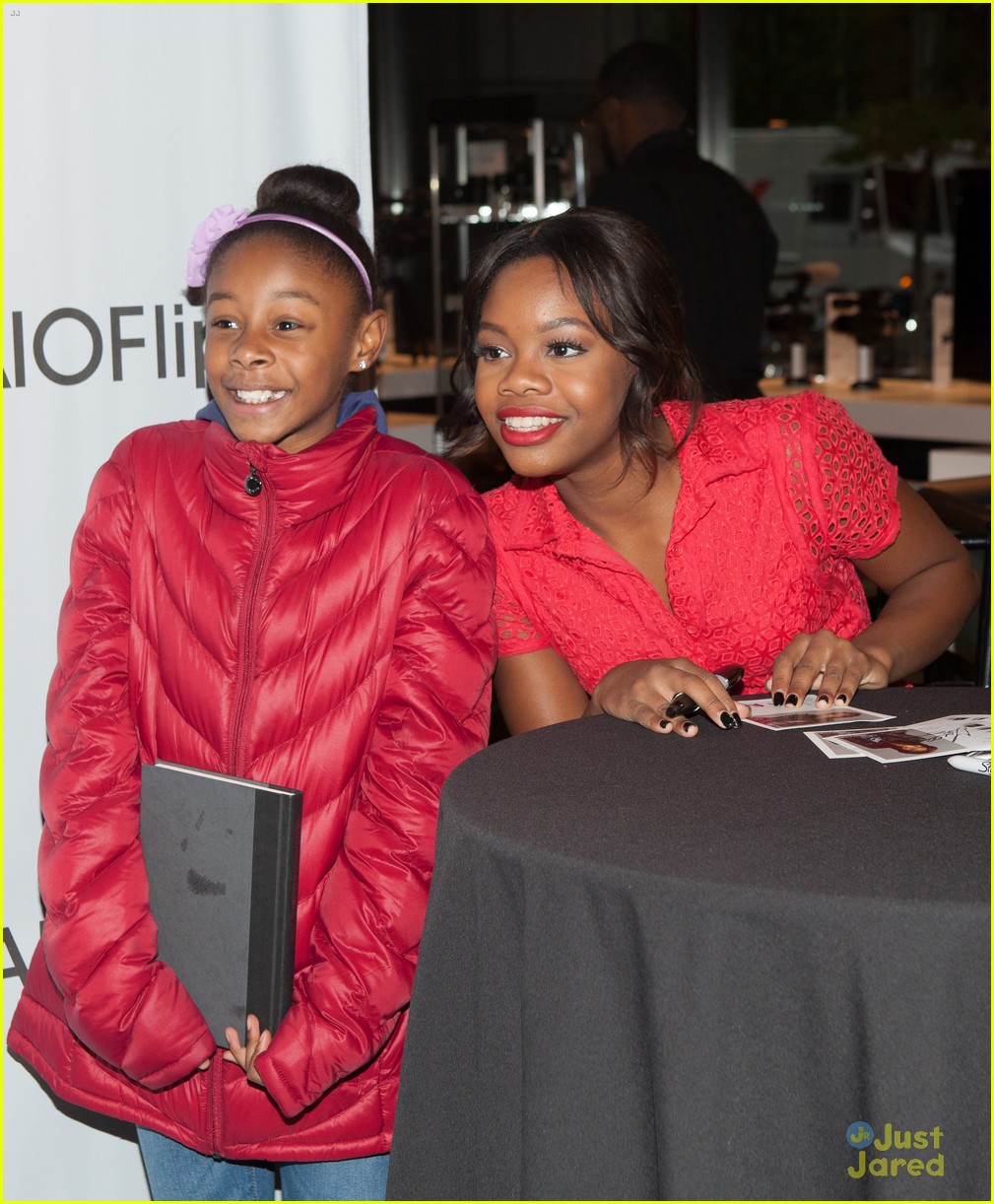 Gabby Douglas: Sony Store Meet & Greet