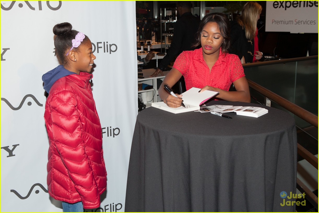 Gabby Douglas: Sony Store Meet & Greet