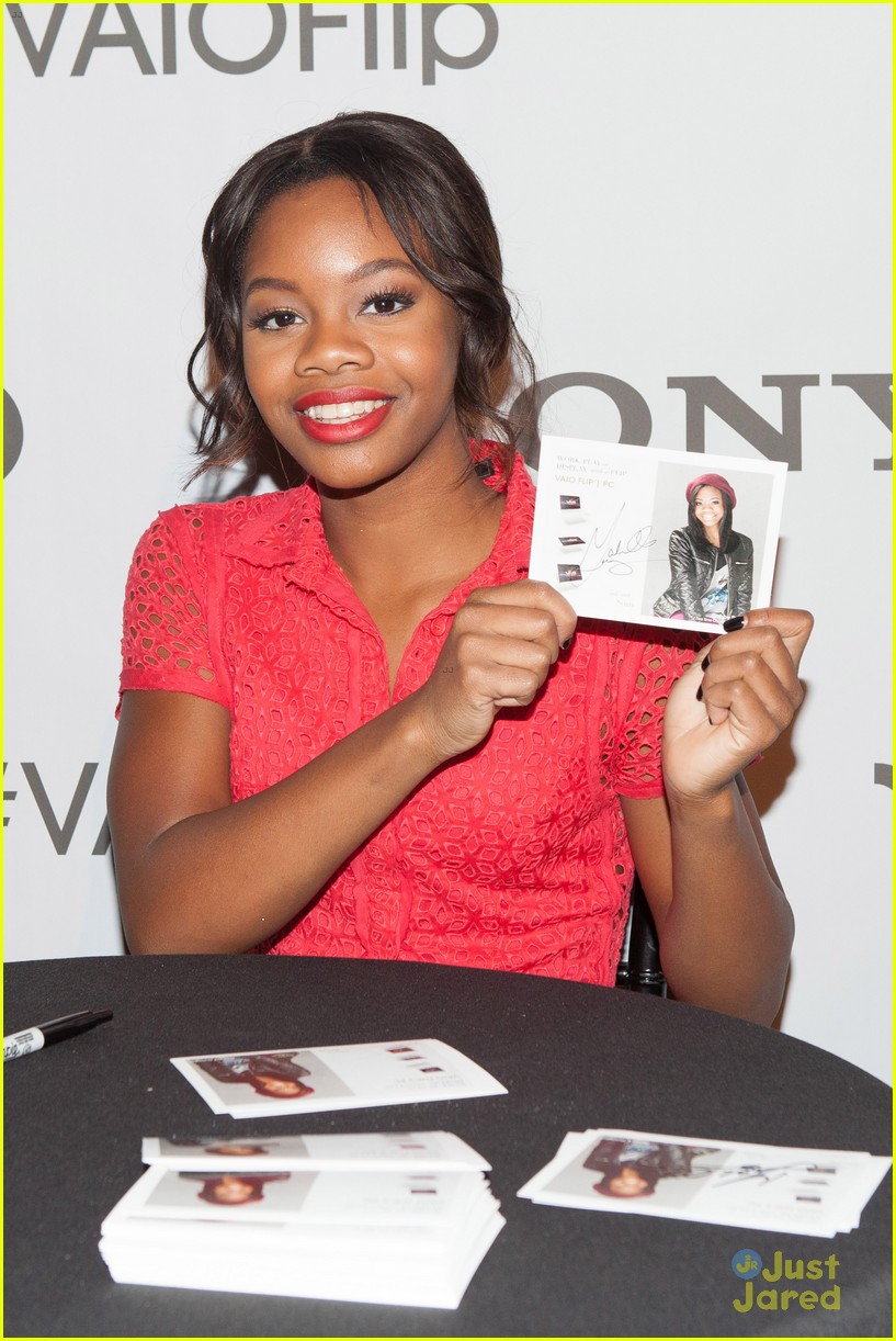 Gabby Douglas: Sony Store Meet & Greet