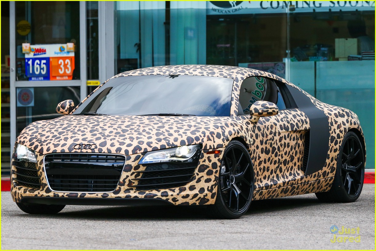 Justin Bieber: Fan Friendly Saturday Shopper