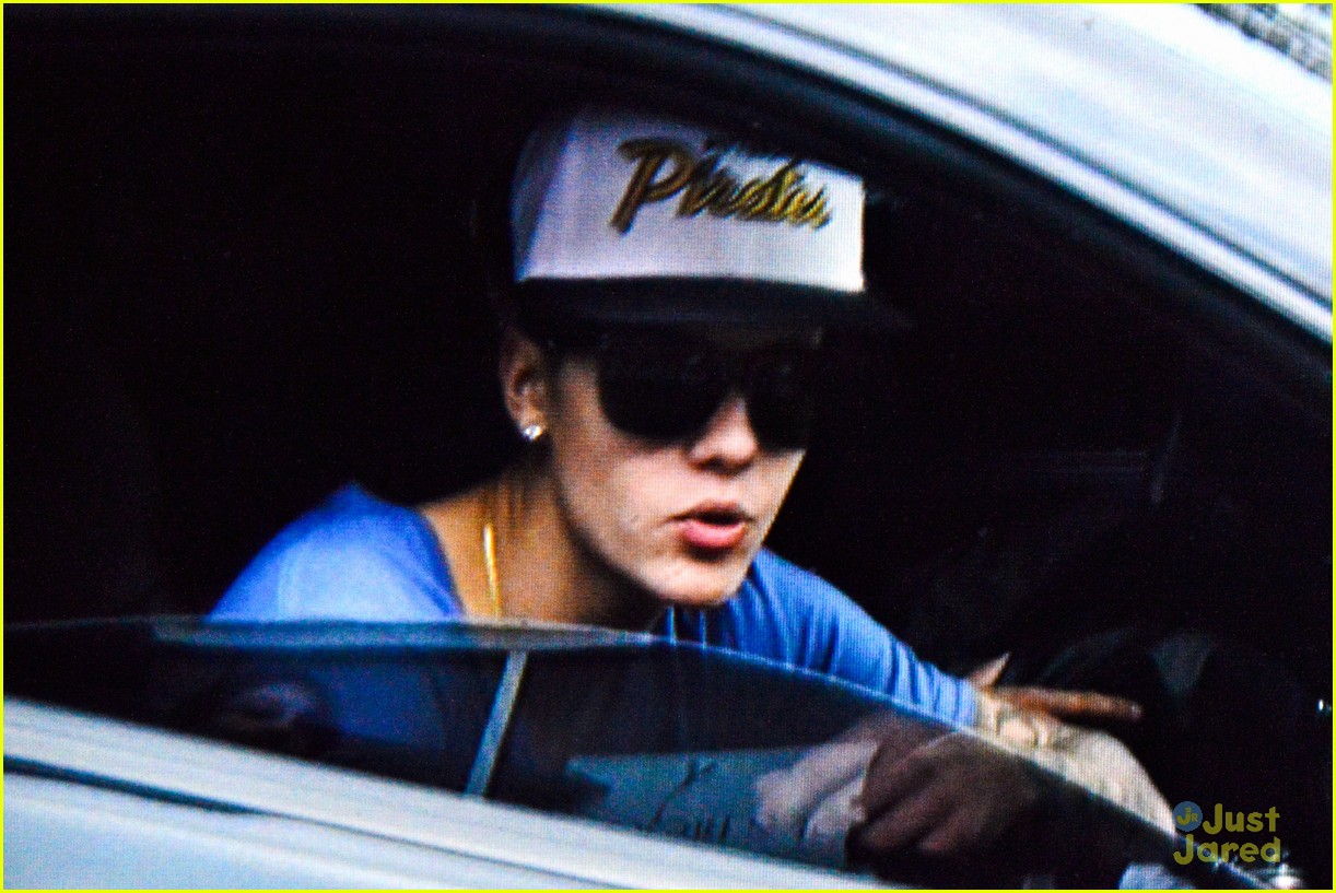 Justin Bieber: Fan Friendly Saturday Shopper