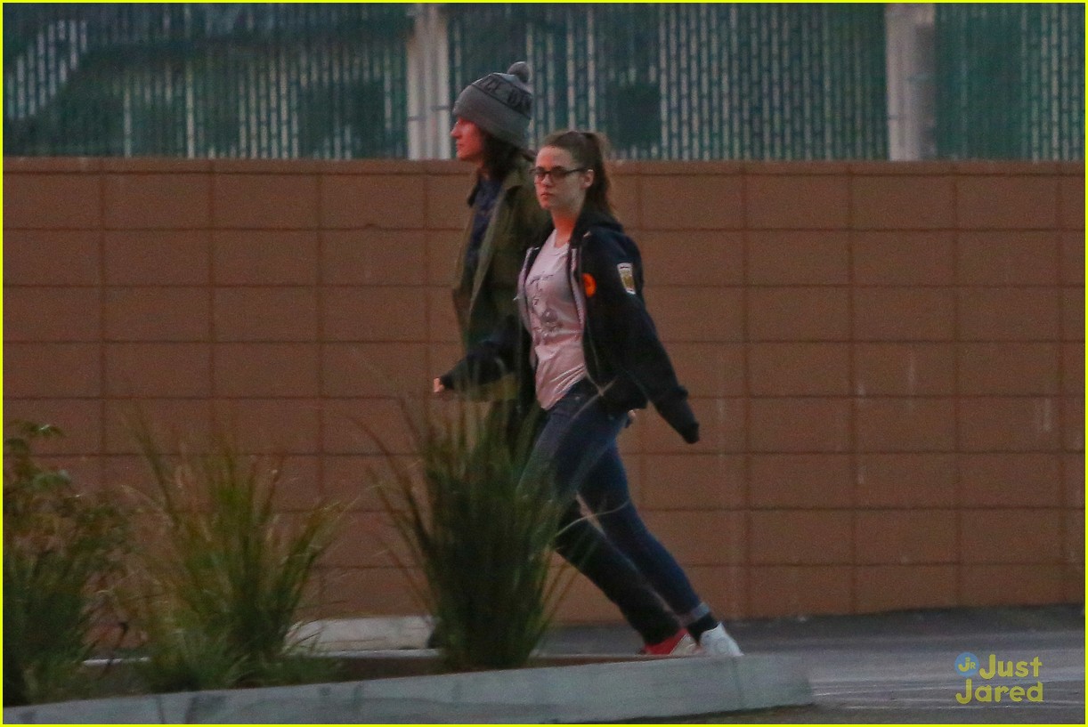 Kristen Stewart: Pre-Thanksgiving Hang Out with Taylor Lautner
