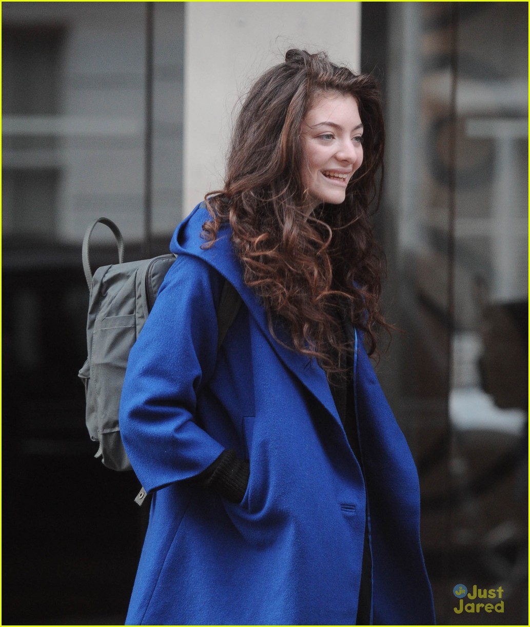 Lorde: Fan Friendly in London!