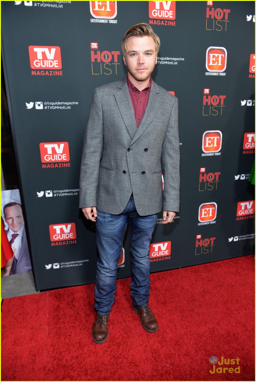 Molly Tarlov & Jillian Rose Reed: 'TV Guide' Hot List Party with Brett Davern!