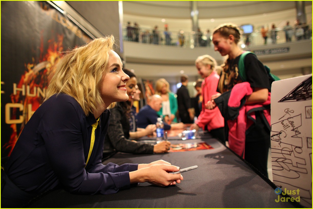 Jena Malone & Sam Claflin: Catching Fire Victory Tour Stop in Minnesota!