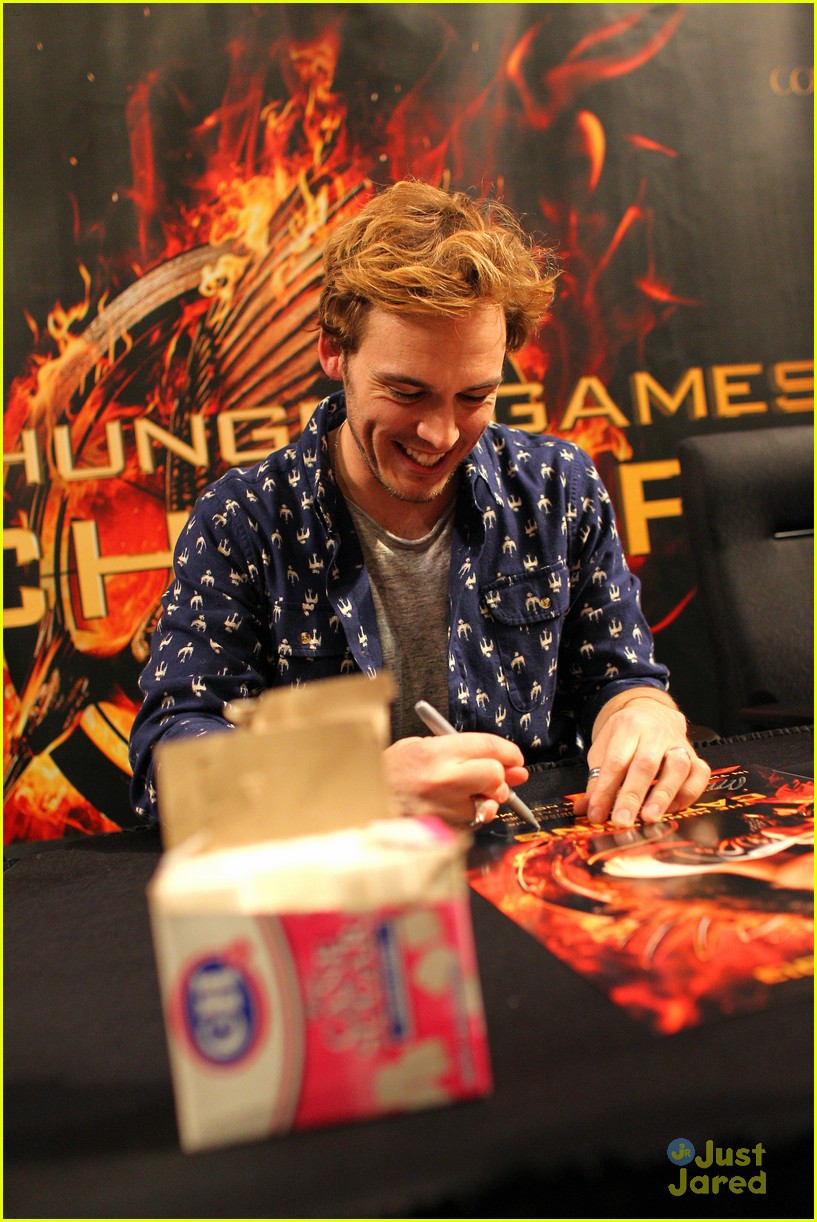 Jena Malone & Sam Claflin: Catching Fire Victory Tour Stop in Minnesota!