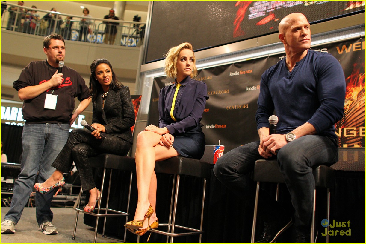 Jena Malone & Sam Claflin: Catching Fire Victory Tour Stop in Minnesota!