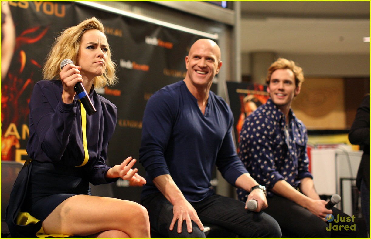 Jena Malone & Sam Claflin: Catching Fire Victory Tour Stop in Minnesota!